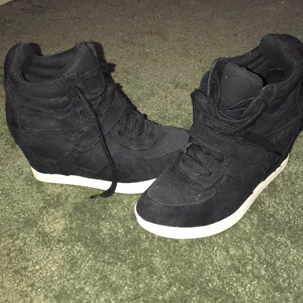 Black Shoe Heels size 6 ❤️3in heel and super comfy